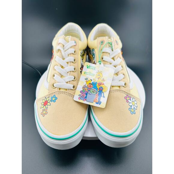 New Vans X Sesame Street Old Skool Natural Sneakers ELMO SHOES Sz 4.5 - Picture 2 of 8
